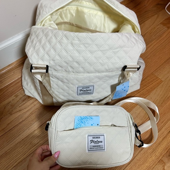 NWT Cream Quilted Weekender Travel Bag with Toiletry/purse bag included - Picture 5 of 7